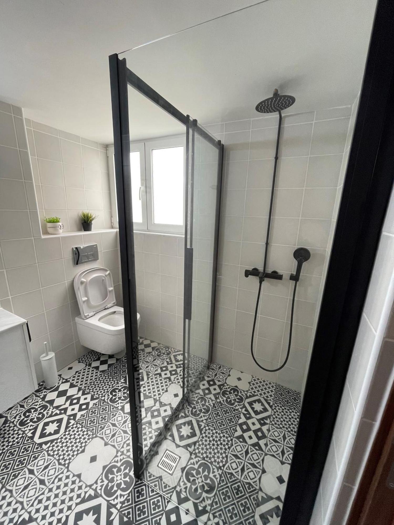 2 Bedroom Apt In Ermou 4 Minute Walk Beach Larnaca Exteriör bild
